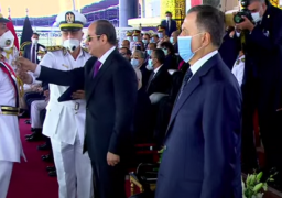 الرئيس السيسي يقلد أوائل خريجي كلية الشرطة أنواط الامتياز