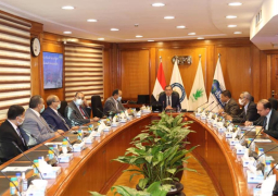 وزير البترول يتفقد مركز التحكم بالشبكة القومية للغاز الطبيعى