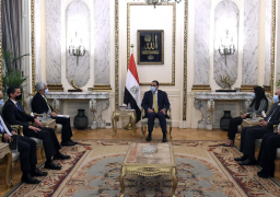 رئيس الوزراء يلتقي عميد مجلس المديرين التنفيذيين بالبنك الدولي