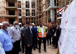 مدبولى يتفقد أعمال تنفيذ مجمع 30 يونيو المُميكن للمصالح الحكومية