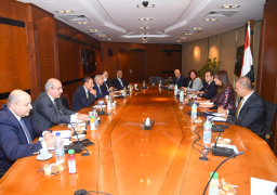 وزيرة الهجرة تعقد اجتماعًا لمتابعة الخطوات التنفيذية لبدء العمل بوثيقة التأمين على المصريين بالخارج