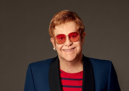 إلتون جون يحظى بتكريم ملكي نادر من الأمير تشارلز