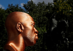 “واشنطن بوست” تعدّ كتابا يحكي سيرة جورج فلويد