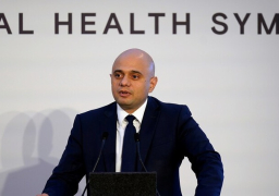 بريطانيا تعلن اكتشاف أول إصابتين بمتحور “أوميكرون” بالبلاد