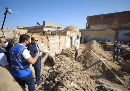 الرئيس السيسي يتفقد المناطق المتضررة من السيول في محافظة أسوان