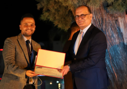 السفير التونسي يكرم رئيس مهرجان شرم الشيخ الدولي للمسرح