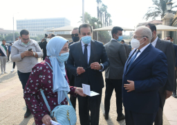 عبدالغفار يشيد بتنظيم دخول المطعمين جامعة القاهرة