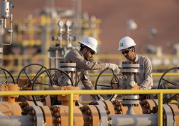 النفط يصعد بعد رفع “أرامكو” سعر بيع خامها