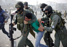 قوات الاحتلال الإسرائيلي تداهم وتفتش عددًا من المنازل في طوباس وطمون