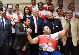 وزير الرياضة يكرم منتخبات مصر للقوة البدنية ومصارعة الذراعين