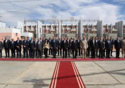 الرئيس السيسي يتفقد اعمال تطوير الخدمات بقرية غرب سهيل بأسوان