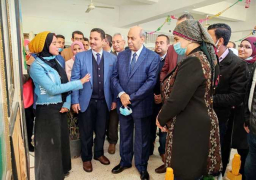 رئيس جامعة المنيا ونائبه يفتتحان معرضا للفنون التشكيلية