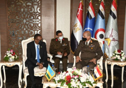 وزير الدفاع يلتقى عددا من قادة الوفود العسكرية على هامش معرض “إيديكس”