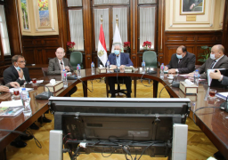 “القصير” يبحث مع قيادات الوزارة الإسراع في تنفيذ تكليفات الرئيس