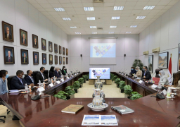 العناني يناقش ملف السياحة المستدامة واستعدادات استضافة مصر لكوب 27