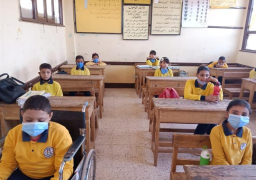 طلاب الصف الرابع الابتدائى يؤدون امتحان العلوم فى ثان أيام اختبارات ديسمبر