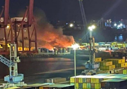 غارة إسرائيلية على مرفأ اللاذقية تتسبب في حرائق في ساحة الحاويات