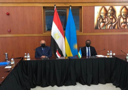 وزير الخارجية يبحث مع نظيره الرواندي في كيجالي تعزيز العلاقات بين البلدين