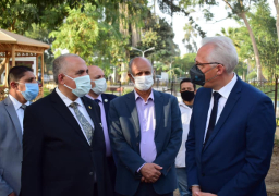 وزير الموارد المائية والرى يشهد زراعة ١٠٠٠ شجرة مثمرة بحدائق القناطر الخيرية من خلال مؤسسة “شباب بتحب مصر ضمن مشروع “شجرة النيل”