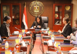 وزيرة التعاون الدولي تلتقي وفدًا يضم 12 من مساعدي أعضاء الكونجرس الأمريكي