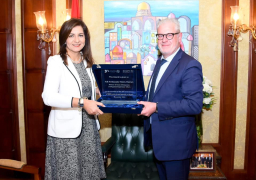 “الهجرة الدولية” تمنح السفيرة نبيلة مكرم جائزة “أصدقاء المهاجرين” تقديرًا لدورها في ملف الهجرة ورعاية المصريين بالخارج