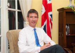 سفير بريطانيا في السودان يعلن دعم بلاده لمبادرة الأمم المتحدة