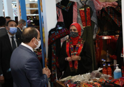 السيسي يزور جناح “معرض مصر سيناء” ضمن فعاليات منتدى شباب العالم