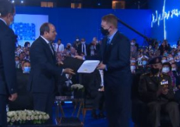 المجلس الأمريكى للتعليم يقدم للسيسي شهادة اعتماد الأكاديمية الوطنية