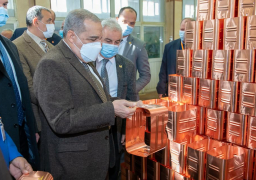 “وزير الدولة للإنتاج الحربي” يتفقد “حلوان للأجهزة المعدنية”