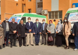 بالتعاون بين وزارتي الهجرة والصحة و”حياة كريمة”.. طبيب أسنان مصري بالخارج يشارك في توقيع الكشف الطبي لعدد من سكان الأسمرات