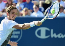 دانييل ميدفيديف يصعد إلى ربع نهائي أستراليا المفتوحة للتنس