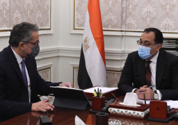 رئيس الوزراء يتابع مع وزير السياحة والآثار ملفات عمل الوزارة