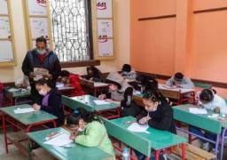 طلاب الصف الرابع الابتدائى يؤدون امتحان الدراسات وتكنولوجيا المعلومات