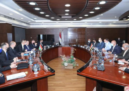 وزير النقل يبحث مع وزير خارجية المجر توطين صناعة السكك الحديدية بمصر
