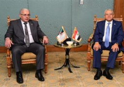 رئيس “النواب” يعقد جلسة مباحثات مع نظيره الجزائري
