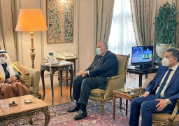 شكري يبحث تعزيز العلاقات الاستراتيجية مع أمين عام مجلس التعاون الخليجي