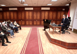 وزير السياحة يلتقى عاملين بالوزارة الحاصلين على ماجستير إدارة الأعمال