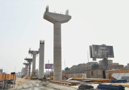 صور.. إستمرار أعمال مشروع مونوريل غرب النيل على مدار 24 ساعة