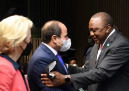 الرئيس السيسي يلتقي نظيره الكيني خلال القمة الأوروبية الإفريقية