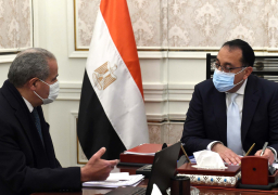 رئيس الوزراء يتابع مع وزير التموين موقف توافر السلع الاستراتيجية