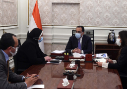 رئيس الوزراء يتابع مع وزيرة الصناعة عدداً من ملفات العمل