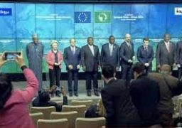 السيسي يتوسط صورة تذكارية لزعماء وقادة قمةالاتحادين الإفريقي والأوروبي