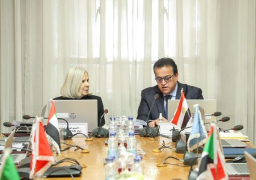 عبدالغفار يؤكد أهمية التعاون لتحقيق الأمن الصحي للشعوب العربية