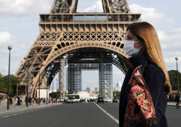 فرنسا تتخلى عن تعميم إلزامية وضع الكمامة وشهادة التلقيح