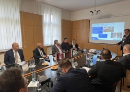 خلال زيارته للمجر- وزير النقل يتفقد خطوط إنتاج صفقة تصنيع وتوريد 1300 عربة سكة حديد جديدة للركاب