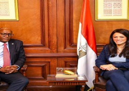 د.رانيا المشاط وزيرة التعاون الدولي تلتقي بعثة بنك التنمية الأفريقي بقيادة نائب رئيس البنك في ختام زيارتها لمصر