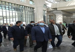 الوزير يستقل احد قطارات LRT من محطة عدلي منصور حتى محطة الروبيكي ويطمئن على جاهزية مسار ومحطات وورشة المشروع