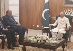 شكري يعرب لرئيس باكستان عن تطلع مصرلمواصلة الارتقاء بالعلاقات الثنائية