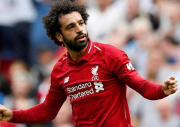 آس الإسبانية: صلاح البديل الأول لبرشلونة حال انهيار سباق هالاند