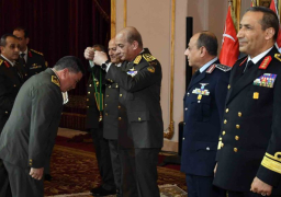 وزير الدفاع والإنتاج الحربي يكرم قادة القوات المسلحة المحالين للتقاعد